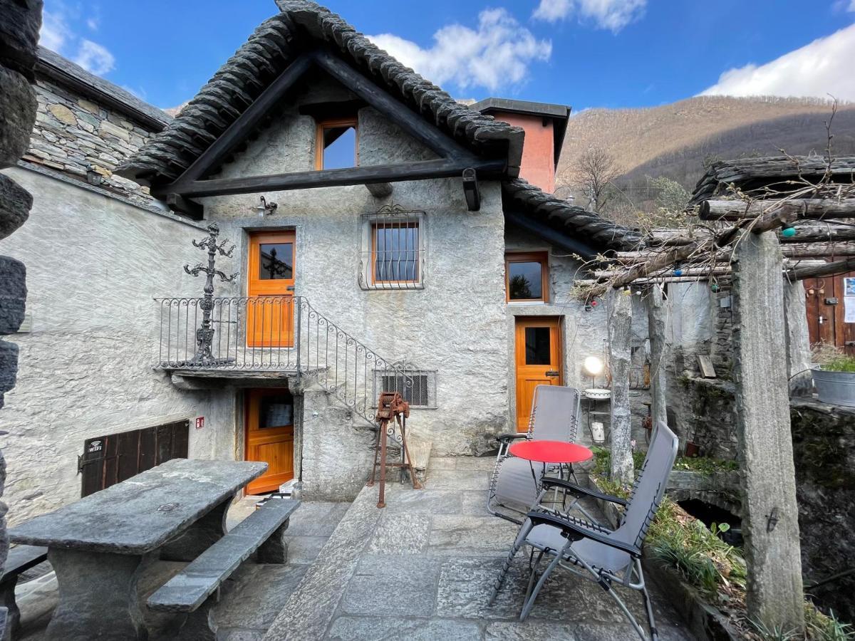 Hotel Rustici Maggia Aurigeno Exterior foto