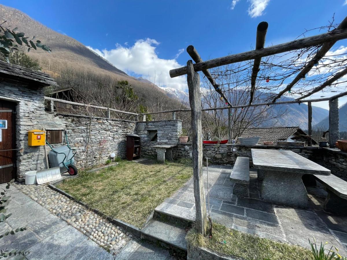 Hotel Rustici Maggia Aurigeno Exterior foto